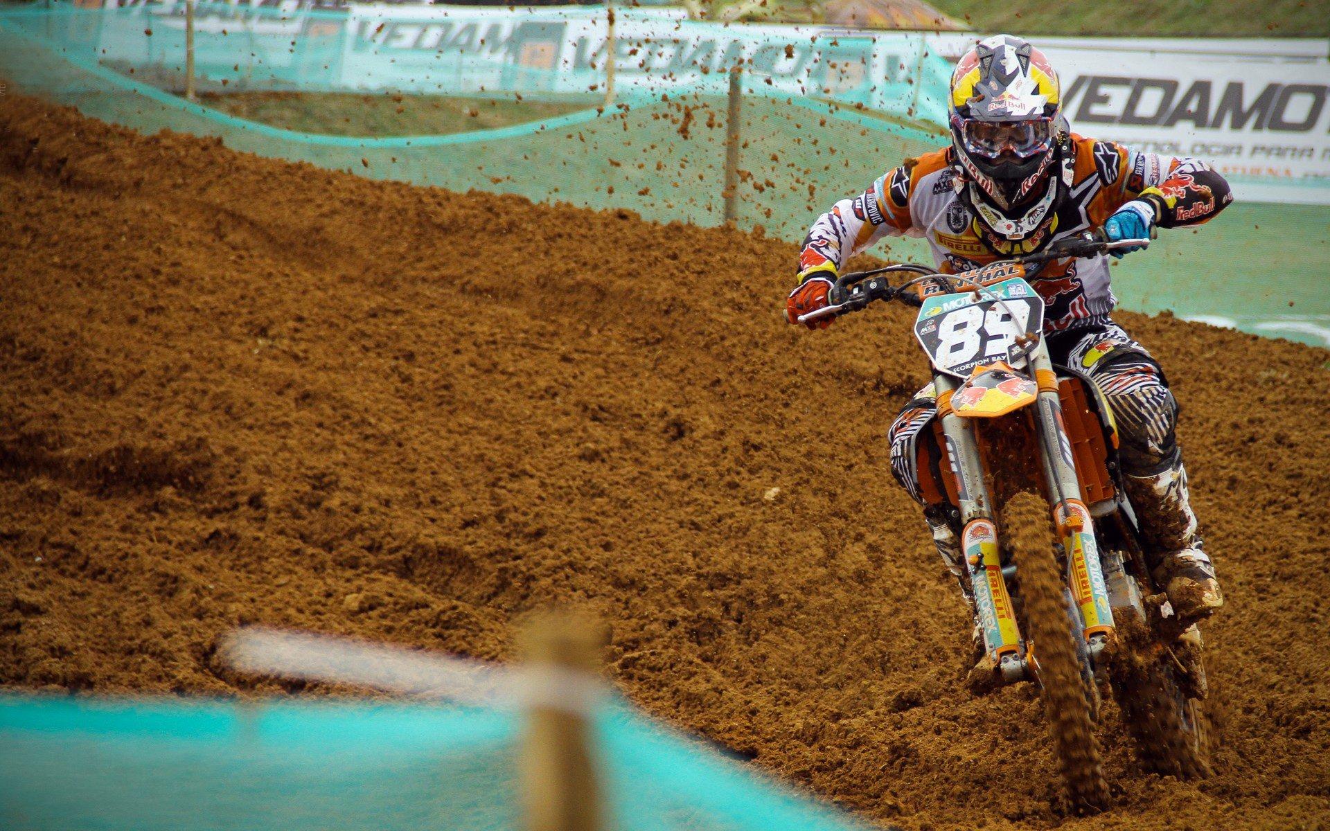 镜报揭秘，维尼修斯引英超豪门暗战，曼联利物浦昔日争夺战再成焦点